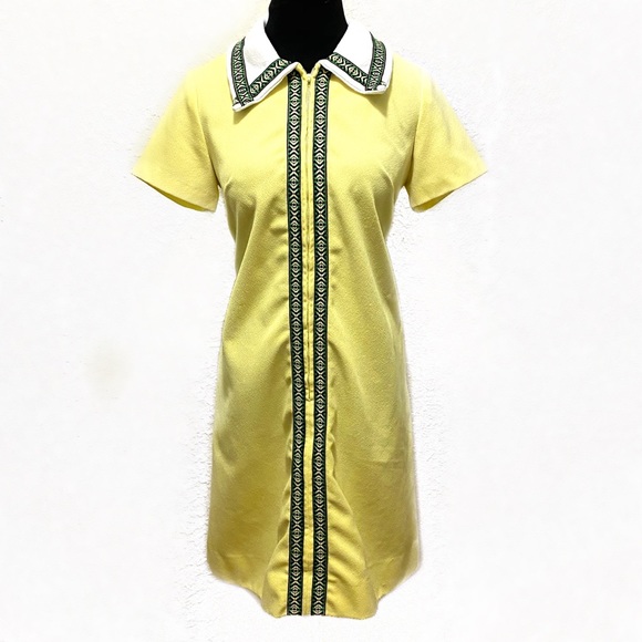Vintage Dresses & Skirts - Super cute by yellow vintage shift dress